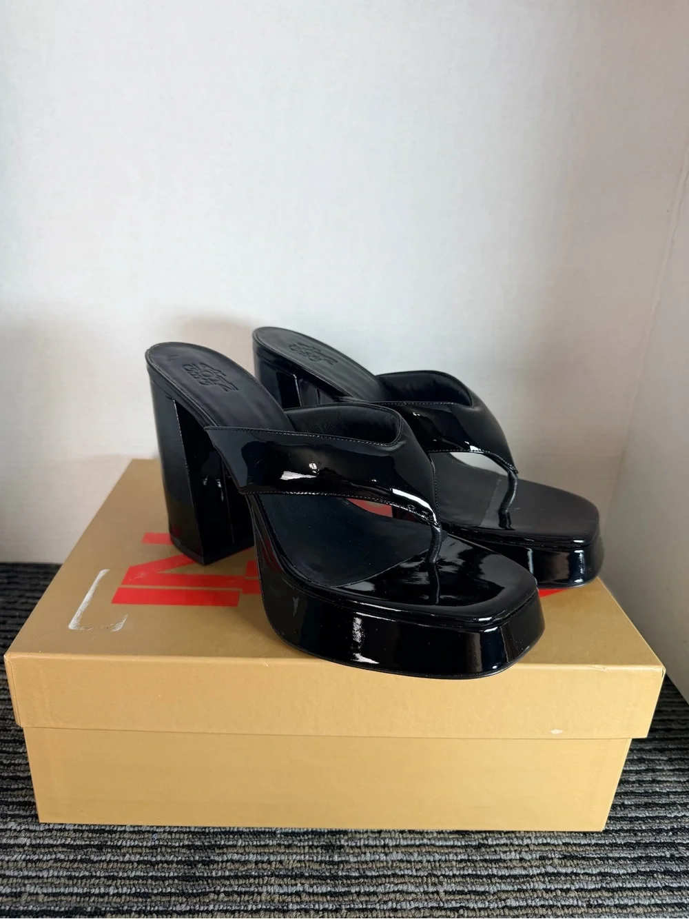 New GIABORGHINI Womens Black Gia 17 Patent Leather Heeled Thong Sandals 38.5